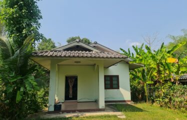 ขายบ้านพร้อมที่ดิน มีไฟฟ้า น้ำพร้อม อยู่ในแหล่งชุมชน