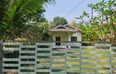 ขายบ้านพร้อมที่ดิน มีไฟฟ้า น้ำพร้อม อยู่ในแหล่งชุมชน